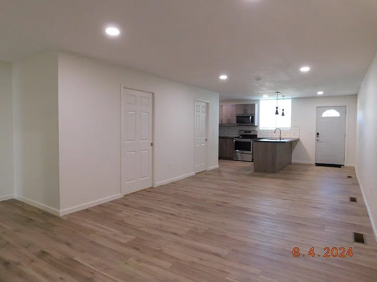 220 S Sycamore St — Photo 9