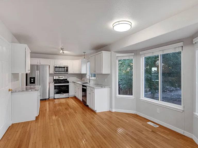 450 Millstream Ter — Photo 9