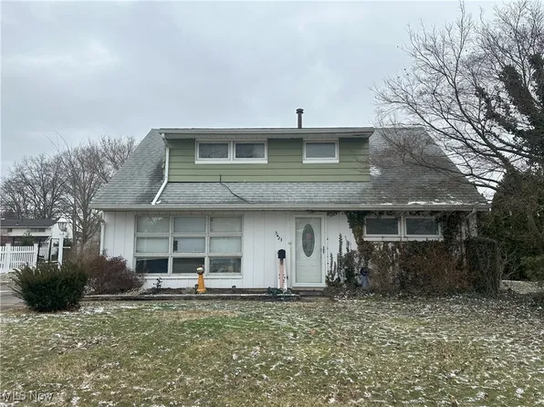 3423 W Bailey Rd, Cuyahoga Falls, OH 44221