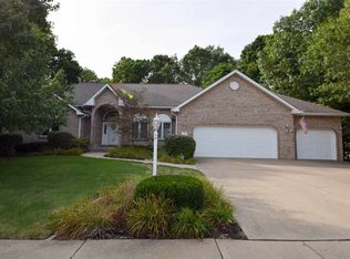 102 Fleur De Lis Ct, East Peoria, IL 61611