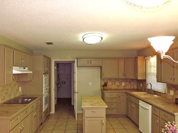 4th image of 7909 Lynnhaven Ave
