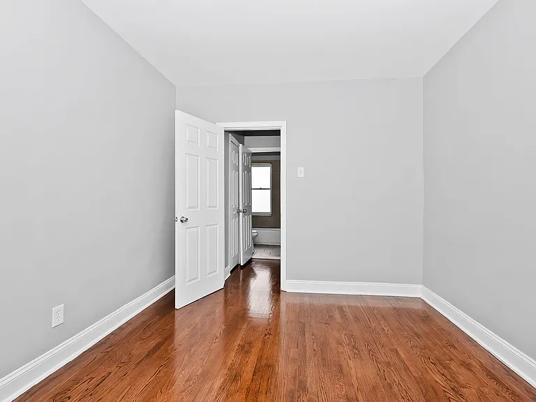 1215 E 72nd St — Photo 19