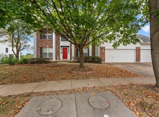 710 Castle Pines Dr, Ballwin, MO 63021