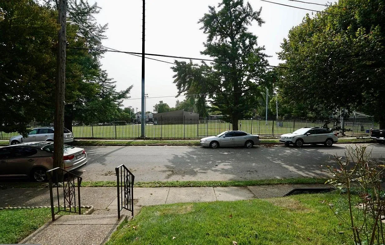 6371 Magnolia St — Photo 4