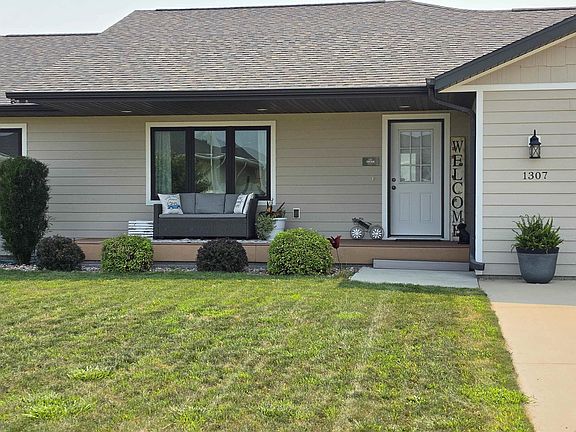 3rd image of 1307 Providence Pl SE