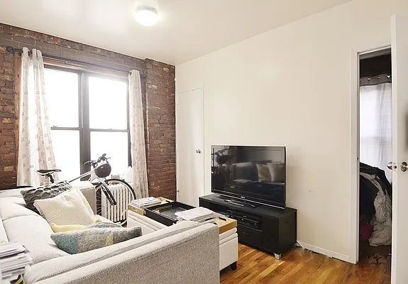 Rented by Park Property Advisors | media 15