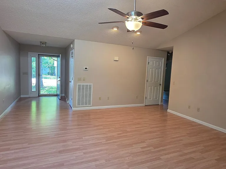 130 Berkshire Loop — Photo 4