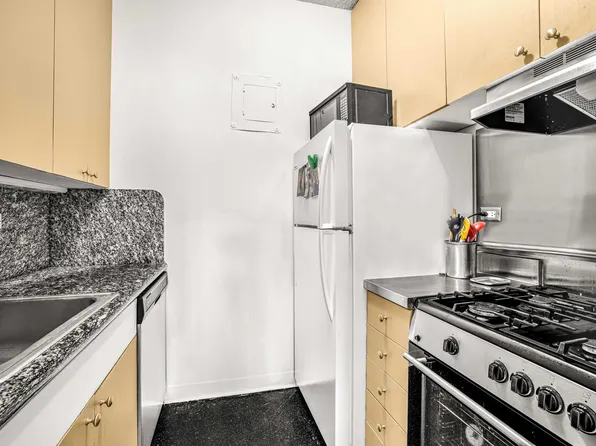 60 East 8th Street image 4 of 6