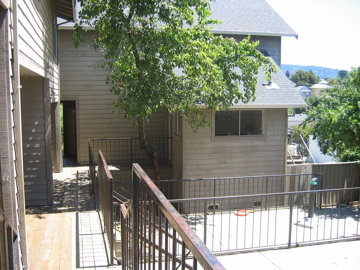 3 bed, 1.5 bath, 925 sqft, $2,950 — Photo 2