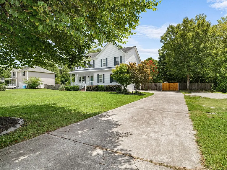 156 Old Beechtree Ln — Photo 3
