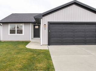 16 Misty Ln, Bloomington, IL