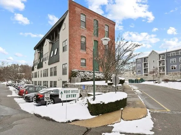 71 Princeton St APT 204, North Chelmsford, MA 01863