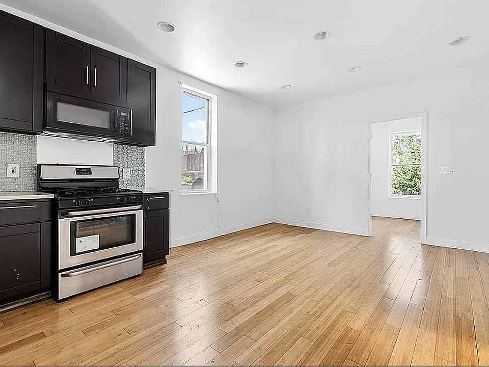 1st image of 19 Jardine Pl #2