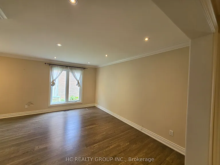 40 Stargell Cres — Photo 5