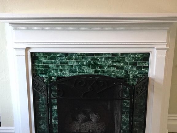Working gas fireplace in living room