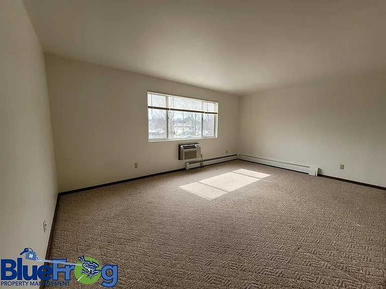 1142 E Walnut St #X — Photo 3