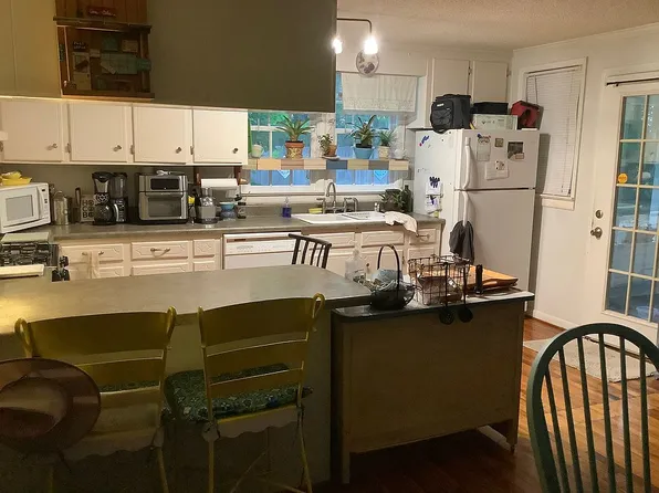 55 Wood St, Cottonwood, AL 36320