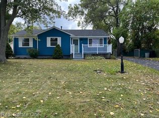 1128 Annjo St, Walled Lake, MI 48390