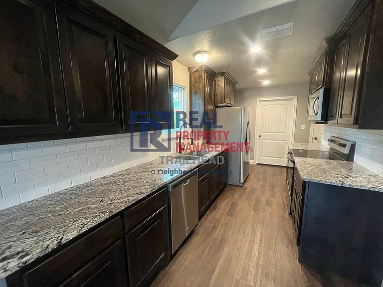 2700 Steepleridge Cir — Photo 7
