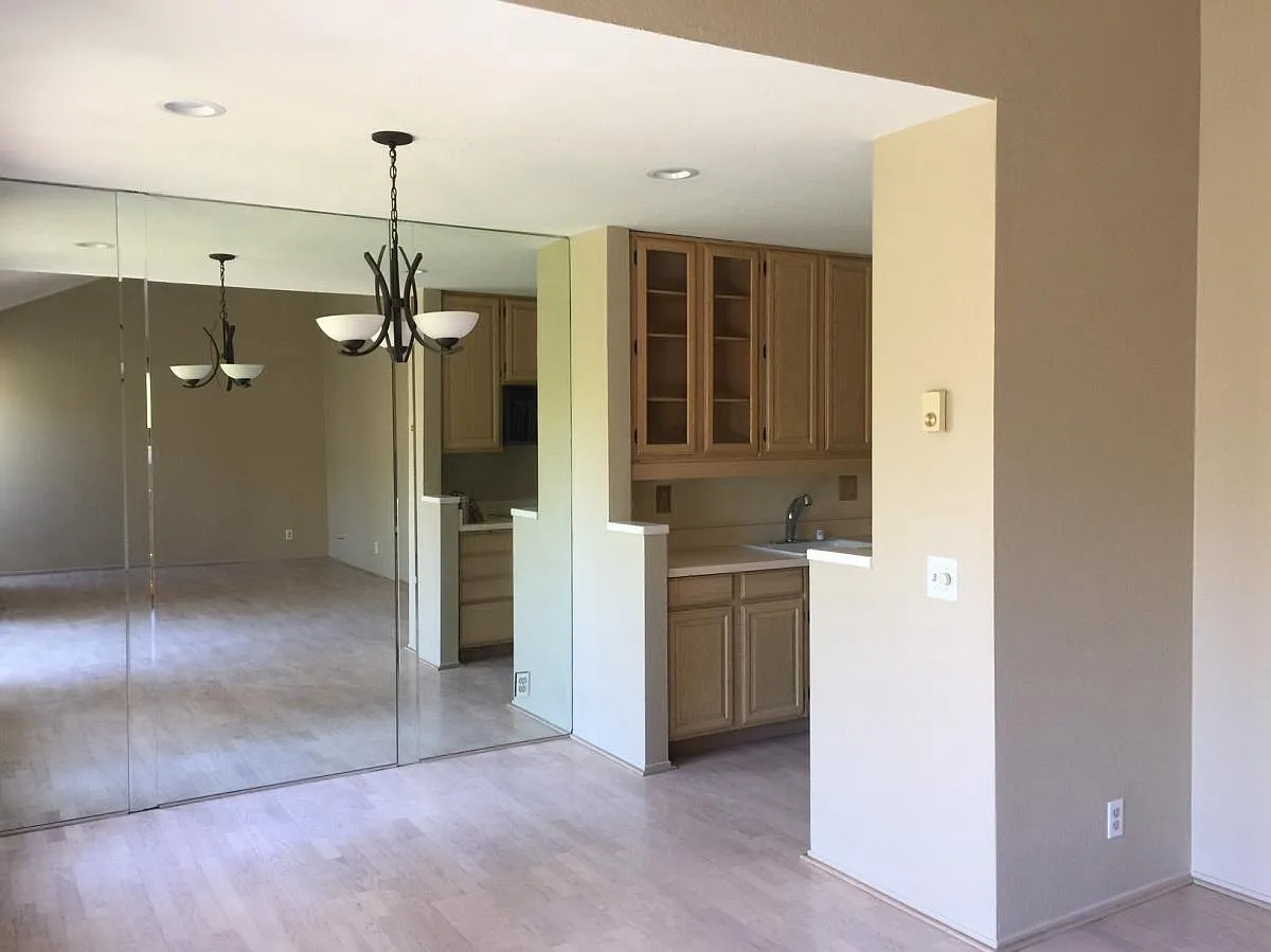 2 bed, 998 sqft, $3,950 — Photo 2