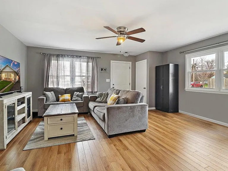 202 Elm St — Photo 2