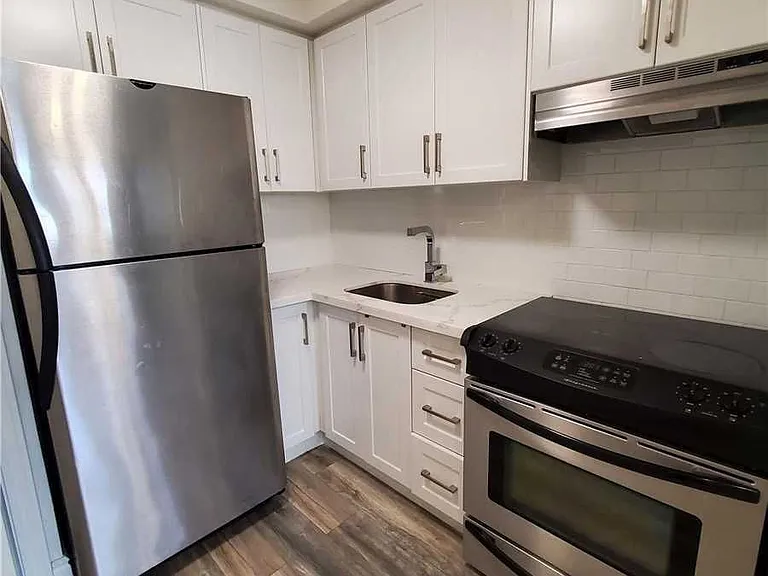 19 Charlemagne Dr #LOWER — Photo 6