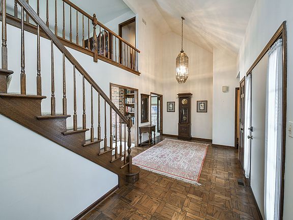 2nd image of 6225 Sleepy Hollow Ln