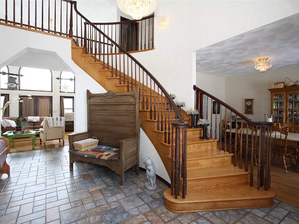 1st image of 24 Wildwood Ln