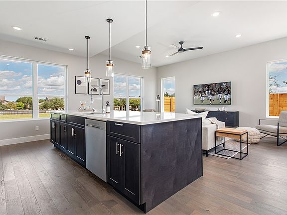 5th image of 242 Estates Cir