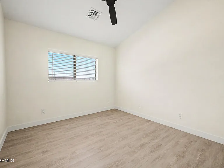 2084 N Sunset Dr — Photo 26