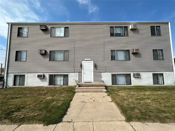 205 Clymer Rd, Hiawatha, IA 52233