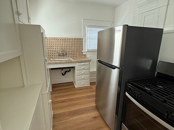 5th image of 1441 Edgecliffe Dr APT 32