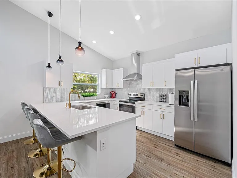 3717 E Clifton St — Photo 16