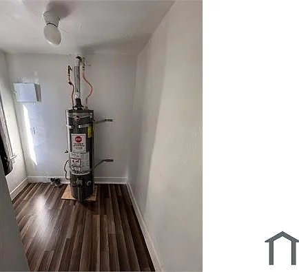 813 W 43rd St — Photo 10