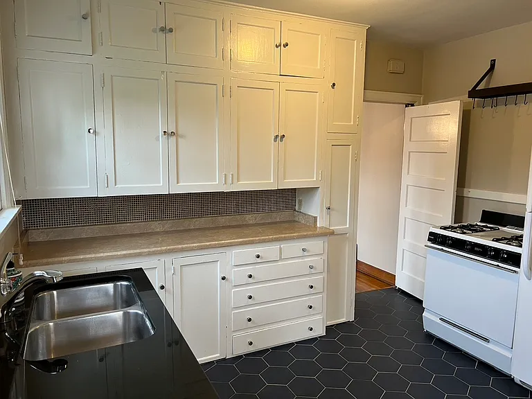 601 S Washington St — Photo 6