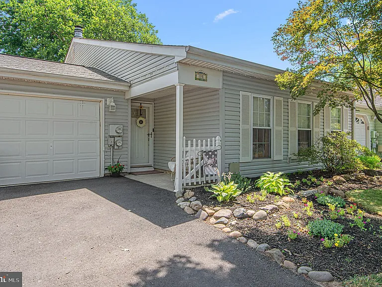 15 Hidden Valley Ln — Photo 2