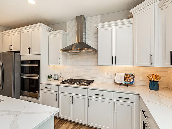 2nd image of 1291 Stayview Rd