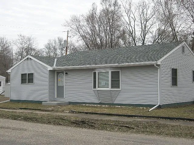 300 Meyers St photo 1