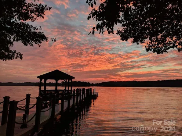 8215 Buena Vista Dr, Denver, NC 28037