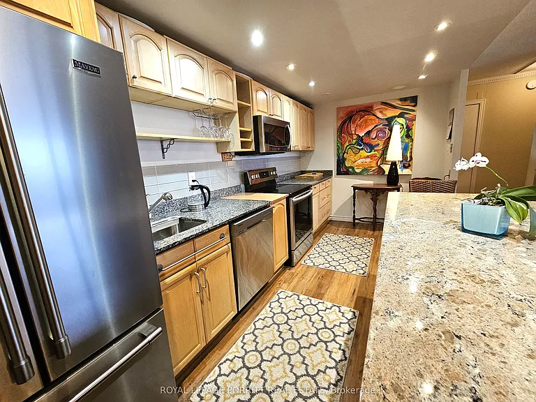1535 Lakeshore Rd E #1704 — Photo 3