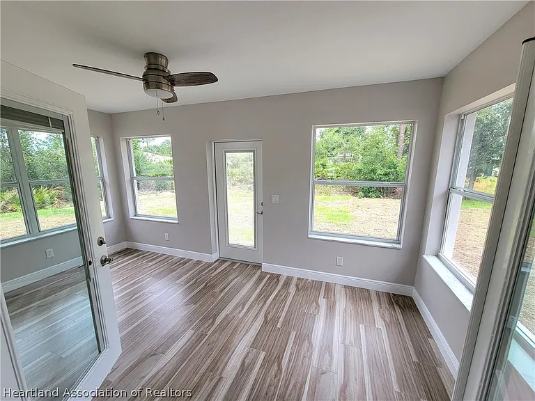 4410 Lake Haven Blvd — Photo 11