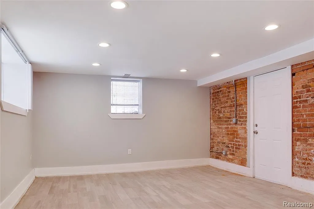 2 bed, 1.0 bath, 750 sqft, $1,150 — Photo 3