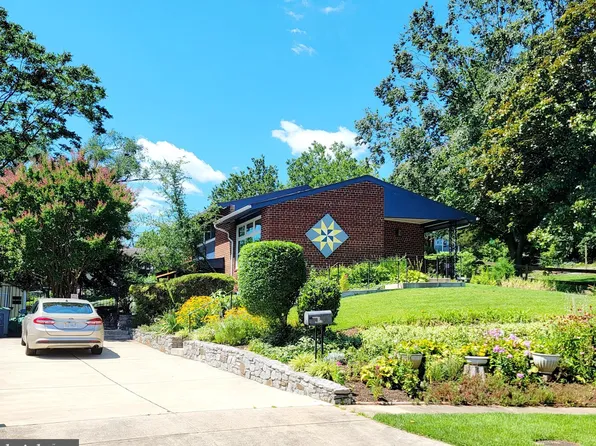 5523 Harvey Ln, Alexandria, VA 22312