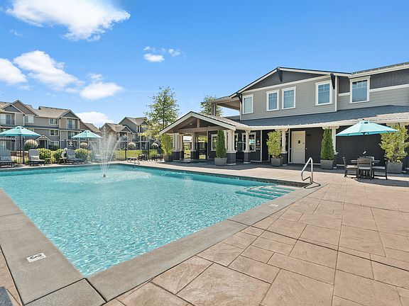 Pool and Spa l Luxury Apartments for Rent l Fife, WA l Port Landing