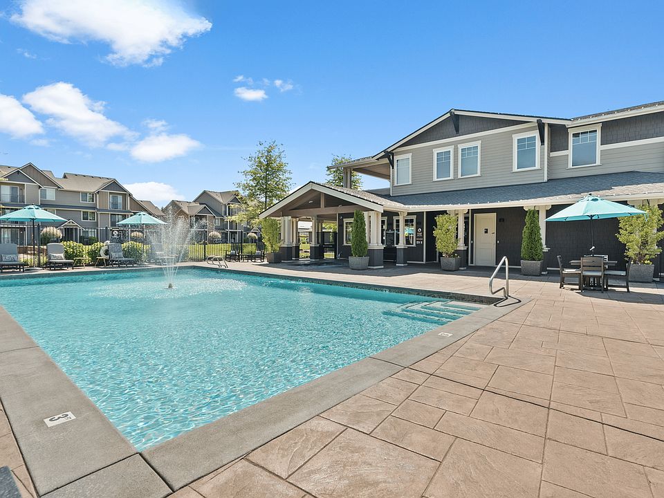 Pool and Spa l Luxury Apartments for Rent l Fife, WA l Port Landing