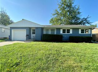 2233 W Oaklawn Dr, Decatur, IL 62526