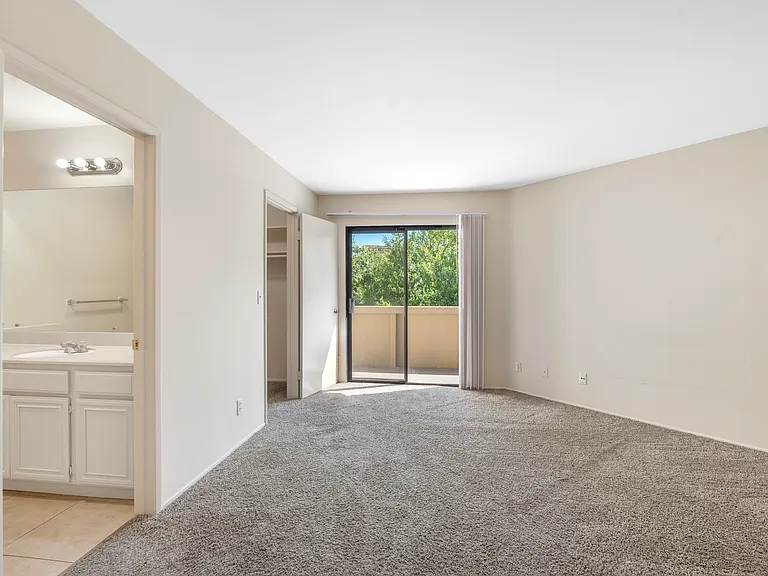 1010 N Abbott Ave — Photo 8
