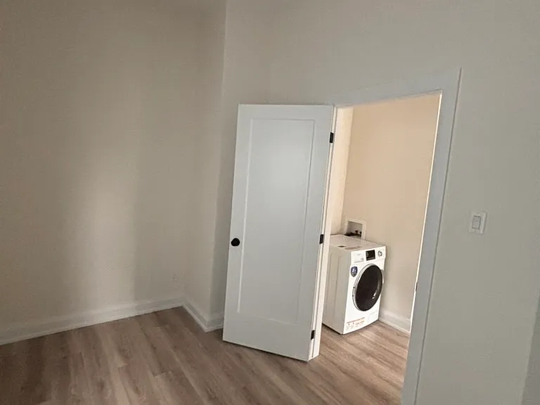 84 Eccles St #4 — Photo 10