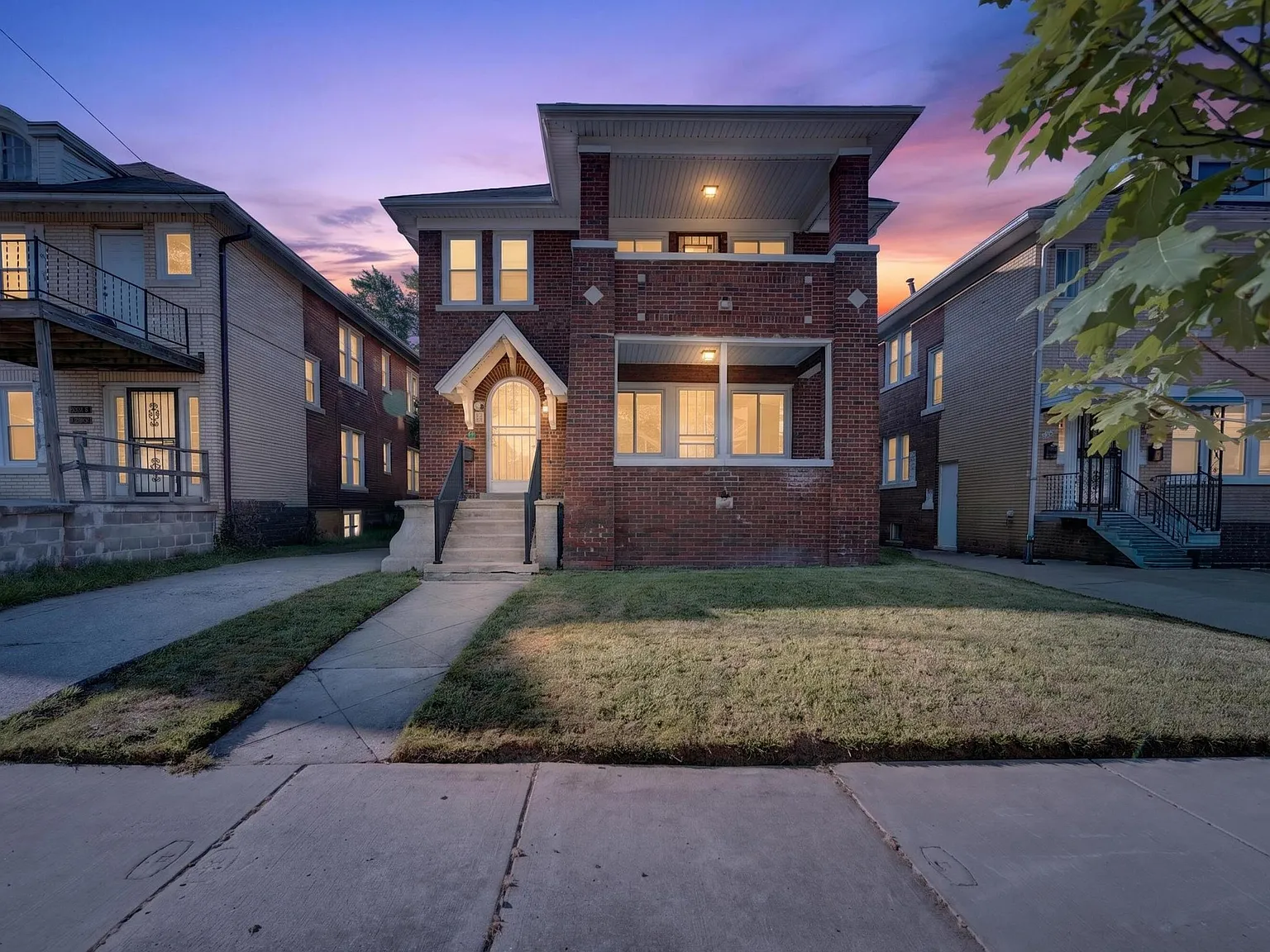 3 bed, 1.5 bath, 2872 sqft, $1,200 — Photo 1
