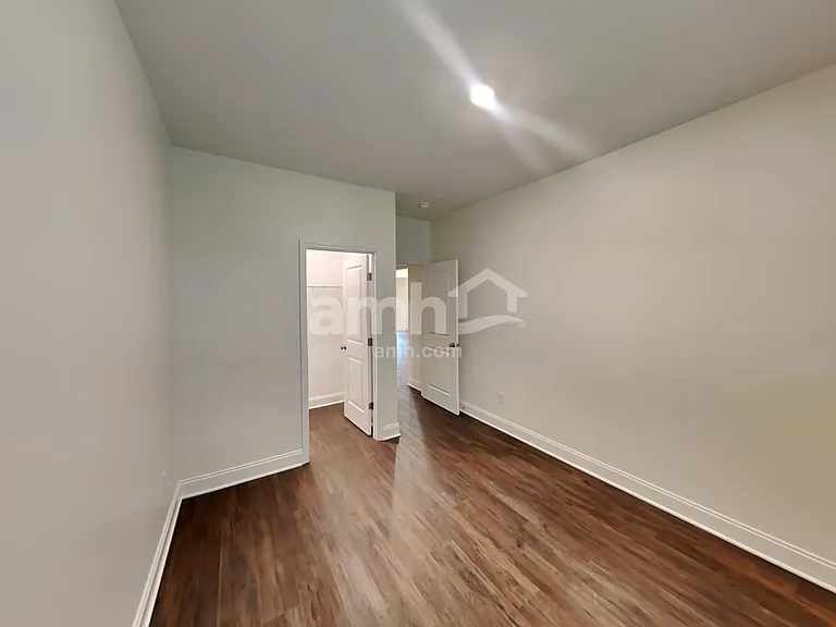 2112 Williamshire Ln — Photo 17